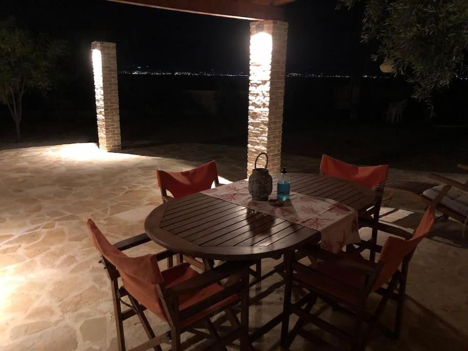 House By The Sea At Skaloma, Loutraki Villa Vouliagmeni Lake Exterior photo